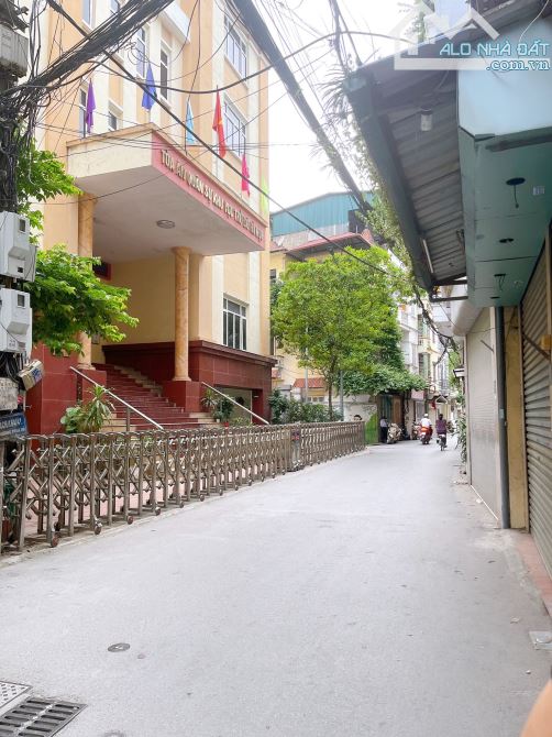 BÁN NHÀ VƯƠNG THỪA VŨ . Ô TÔ QUA NHÀ . VỊ TRÍ ĐẸP . DT 51M . NHÀ 5 TẦNG MT 6 M . MUA NHANH - 2