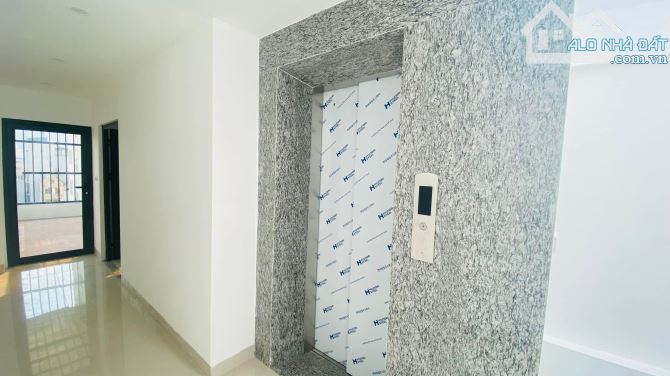 Cho thuê nhà phân Lô Nguyễn Xiển dt 70m x5 tầng thang máy, mt 4.5m. giá 28tr/th - 2