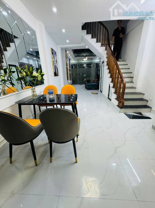 Chính chủ cần bán nhà Nguyễn Văn Cừ, Long Biên 38m, 5 tầng, mặt tiền 4m, giá 6.5 tỷ. - 2