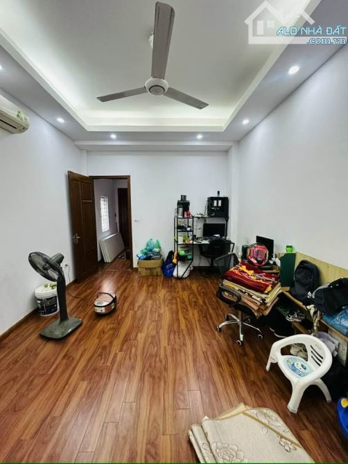 Bán nhà phố Vũ Ngọc Phan, Đống Đa, lô góc 3 mặt thoáng, ngõ thông, vừa ở vừa cho thuê - 2