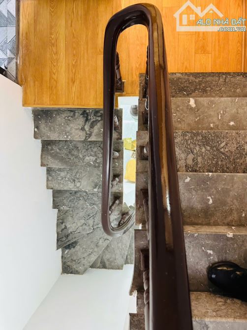 Bán nhà tân mai 23m2 5 tầng – Lô góc 2 thoáng - Ô tô 10m - giá 5.85 tỷ - 2