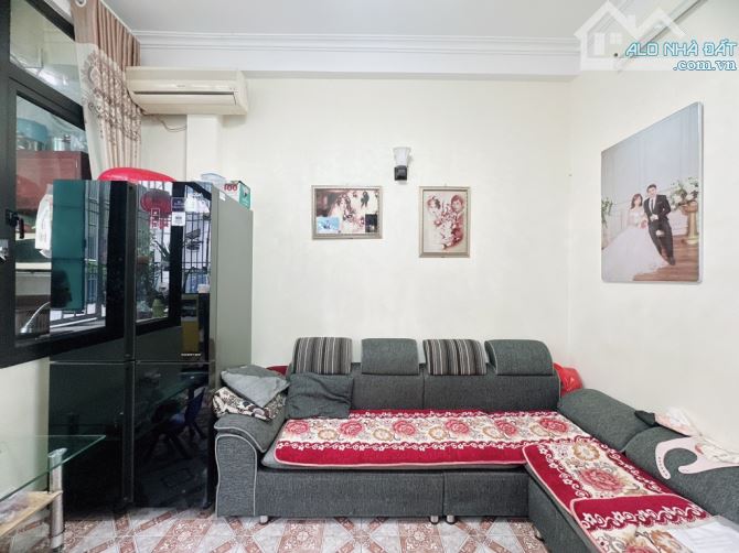 Bán nhà tân mai 35m2 4 tầng – View thoáng kinh doanh - Ô tô dừng đỗ - giá 9.5 tỷ - 2