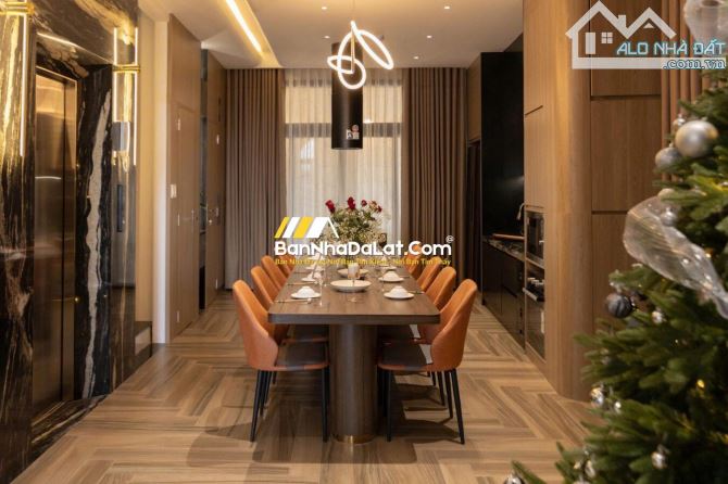 Bán Villa Biệt Thự Đà Lạt Đường Trần Anh Tông,p8,p Lâm Viên,DT: 141m², 7PN,Thuê 7tr/ngày - 2
