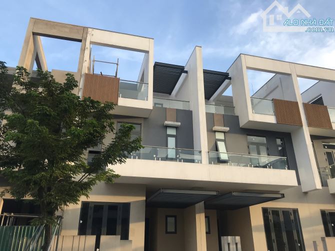 Bán nhà 3 tầng mới xây. Giá 5.8x tỷ TL. đường Hoàng Quốc Việt. thành phố Huế - 2