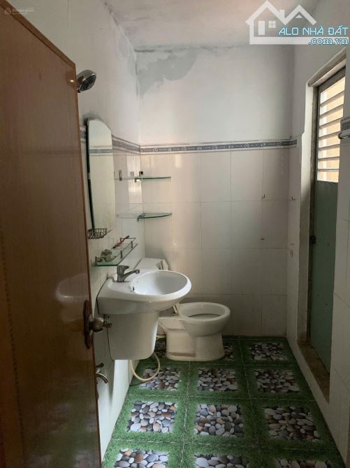 Cho thuê nhà HXT gần Big C DĨ An. Sân trước sau rộng, phù hợp ở gia đình - 2