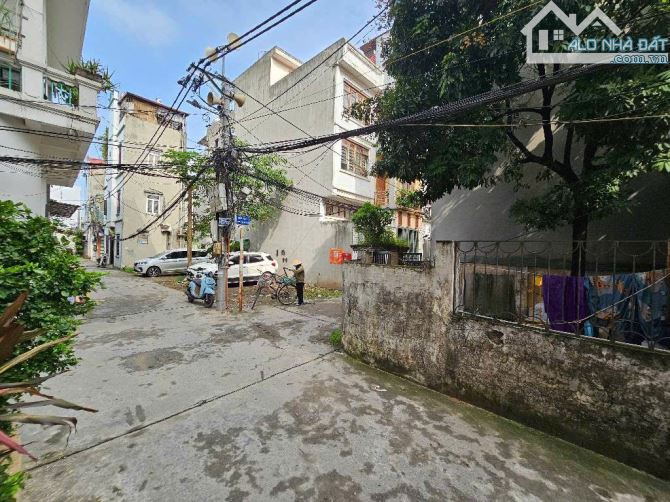SIÊU PHẨM LÔ GÓC-ĐỨC GIANG - OTO VÀO TẬN ĐẤT - VỊ TRÍ ĐẮC ĐỊA - 40m2 nhỉnh 5 tỷ (TL) - 2