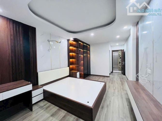 NHÀ  NGUYỄN KHÁNH TOÀN CẦU GIẤY -  MỚI ĐẸP - THANG MÁY - 20M RA PHỐ - 40M2,  HƠN 12 TỶ - 2