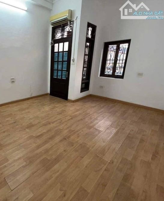 NHÀ ĐẸP NGUYỄN CHÍ THANH - PHÂN LÔ CÁN BỘ - VỊ TRÍ ĐẮC ĐỊA - Ô TÔ ĐỖ CỬA - 2