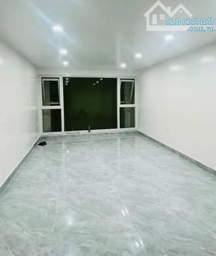 NHÀ ĐẸP MỚI NGÕ 75 NGUYỄN TRÃI. THOÁNG TRƯỚC SAU, Ô TÔ NGỦ TRONG NHÀ - THANG MÁY. - 2