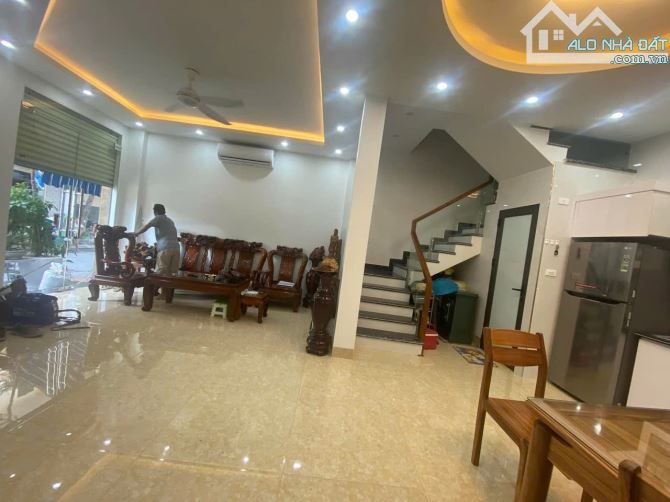 Bán Nhà 3 Tầng Lô Góc Mới Đẹp Tại Xi Măng, Sở Dầu, Hồng Bàng – DT 40m², Giá 4.75 Tỷ - 2