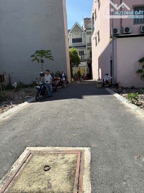 Bán Gấp đất Lê Văn Quới hẻm 7m khu phân lô xe hơi vào nhà 67m2 -Nhỉnh 4 tỷ - 2