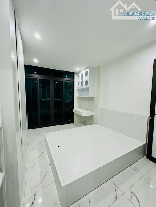 Bán nhà cạnh học viện tài chính, đủ công năng giá hiếm, đi bộ đi học, tô tô đõ cạnh. - 2