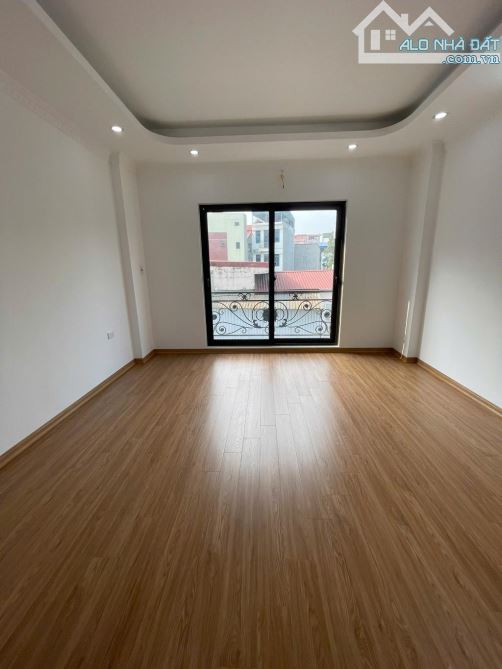 BÁN NHÀ TRUNG TÂM PHƯỜNG THẠCH BÀN – 31M² – GIÁ 5.98 TỶ – NHÀ ĐỘC LẬP – Ô TÔ ĐỖ CỔNG - 2