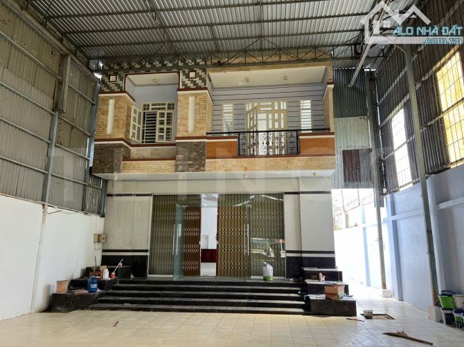 Kho xưởng 440m² có văn phòng và nhà trệt lầu 400m² mặt tiền đường Quốc Lộ 91, lộ Container - 2