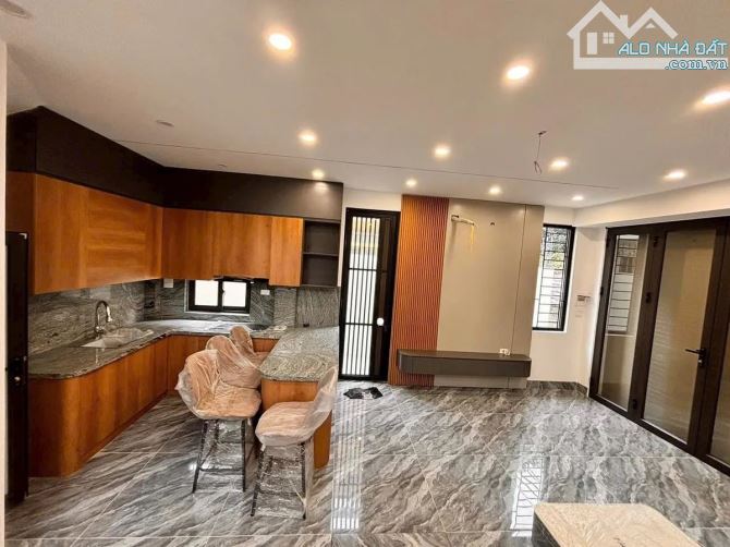 Bán Gấp Nhà Phố Việt Hưng 40m2 5T, Ô Tô Đỗ Cổng, Lô Góc, Dọn Về Ở Ngay, Nhỉnh 8 Tỷ - 2