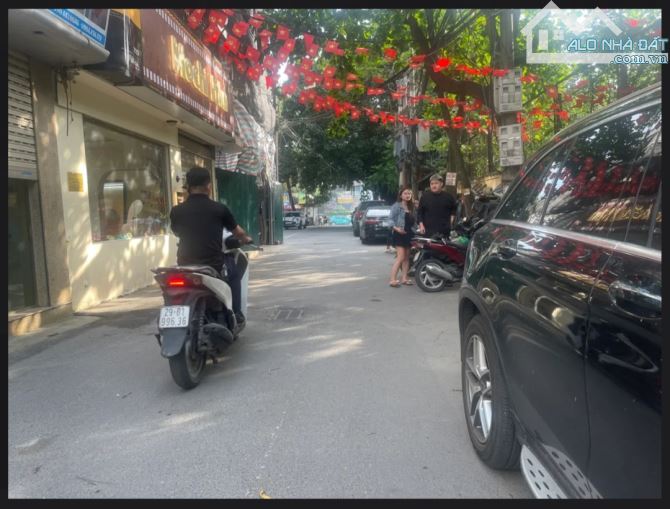 Cần bán nhà Khuất Duy Tiến nhà 2 mặt ngõ ô tô chánh. - 2