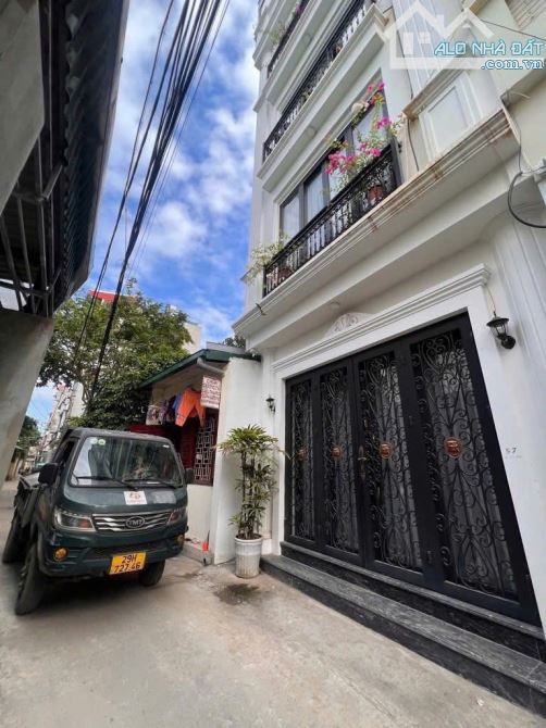 Bán nhà Ngô Gia Tự Trung tâm Long Biên - 6 tầng - gara - thang máy - Lô góc - 8,9 tỷ ( - 2