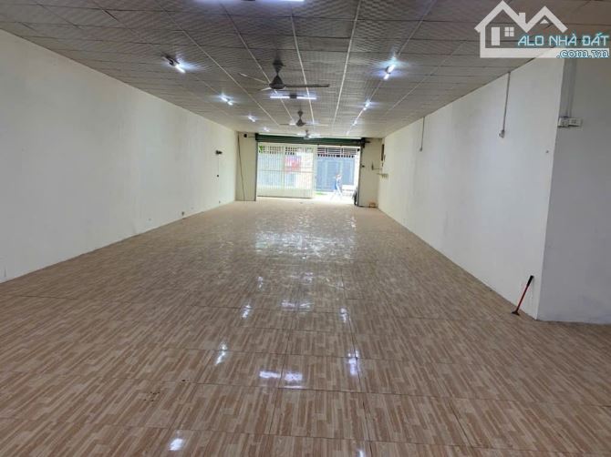 Bán Kho xưởng Cấp 4 đường HÀ HUY GIÁP, phường THẠNH XUÂN Q12 dt246,3m².DÒNG TIỀN 12/th - 2