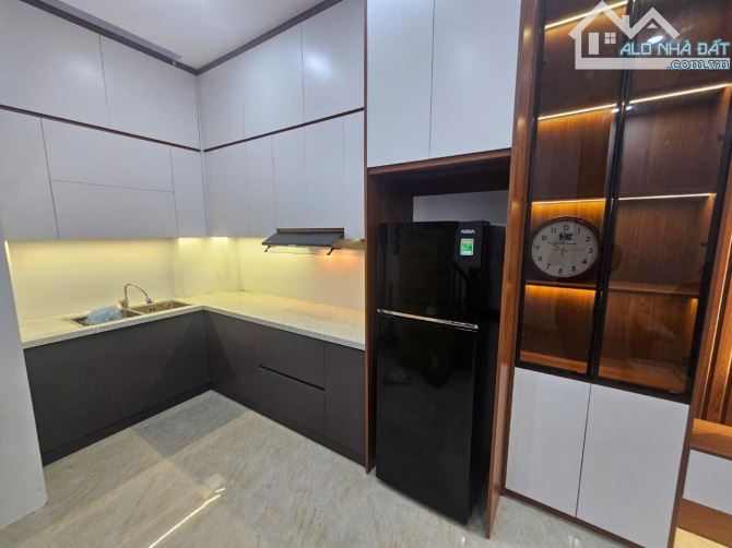 BÁN NHÀ THẠCH BÀN – 40M² – GIÁ 5.8 TỶ – MẶT TIỀN RỘNG 4.3M – FULL NỘI THẤT - 2