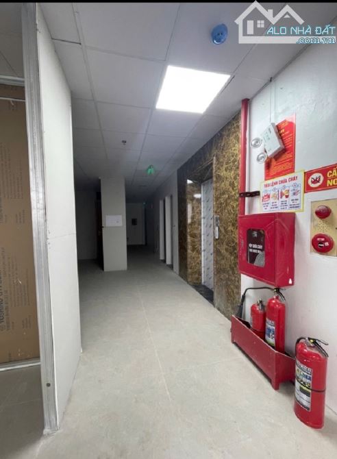 Mặt Phố.Cầu Giấy/ 142 tỷ / 240 M2 / 10 Tầng - 2