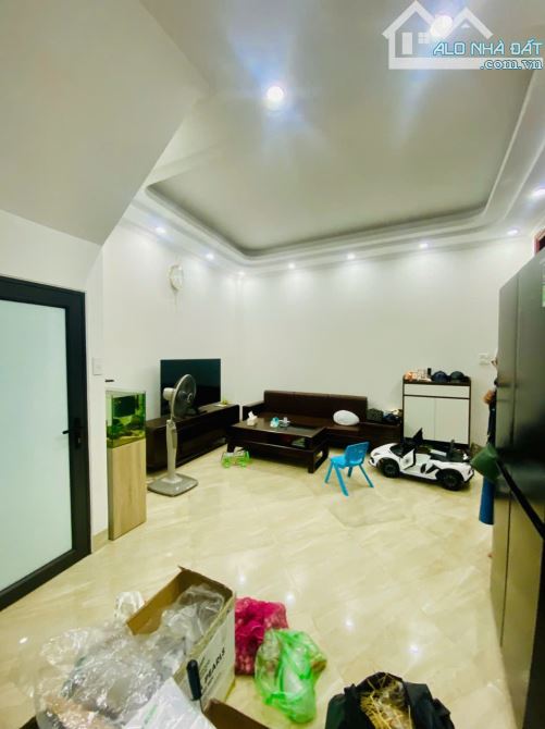 Nhà 5 tầng Phúc Đồng- Ngõ thông, ô tô, Vị trí hiếm, Nội thất đẹp- Chẵn 6 tỷ - 2
