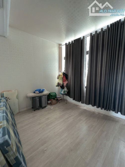 Bán nhà Ngọc Lâm-Dân tự xây 40 m2-- Mở cổng ra phố- Đúng 6 tỷ - 2