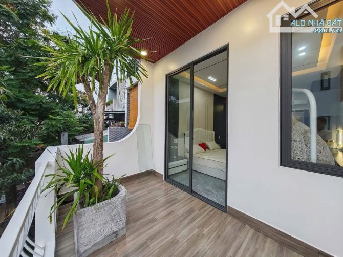 NGAY ĐẦM SEN, HẺM 6M, NHÀ 115m2, 4 TẦNG, NGANG 5.2m, KHUÔNG VIỆT, TÂN PHÚ. 12.3TỶ - 3