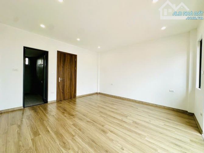 Hàng hiếm Long Biên – Nhà 5 tầng mới, 40m², ô chờ thang máy, ô tô đỗ gần, 6 tỷ+ - 3