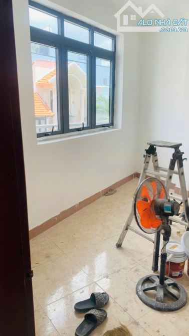 BÁN NHÀ, mặt tiền đường số 17, Quận 7, Dt: 6m x 15m. 4 tầng Giá rẻ 14 tỷ - 3