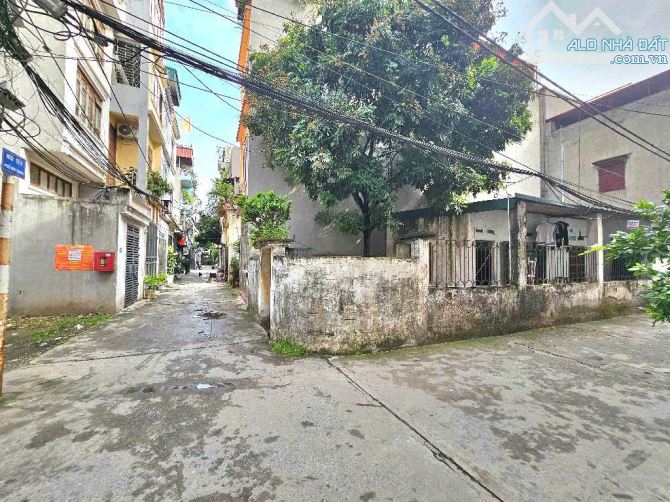 SIÊU PHẨM LÔ GÓC-ĐỨC GIANG - OTO VÀO TẬN ĐẤT - VỊ TRÍ ĐẮC ĐỊA - 40m2 nhỉnh 5 tỷ (TL) - 3