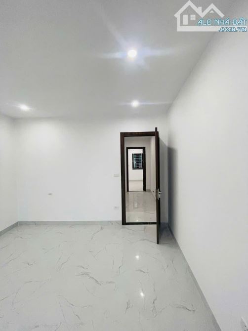 Ô TÔ Đỗ Cửa- Bán nhà 4T xây mới DT 45M2 - Gía 3ty950 ngay gần ĐL Thăng Long , vành đai 4 - 3