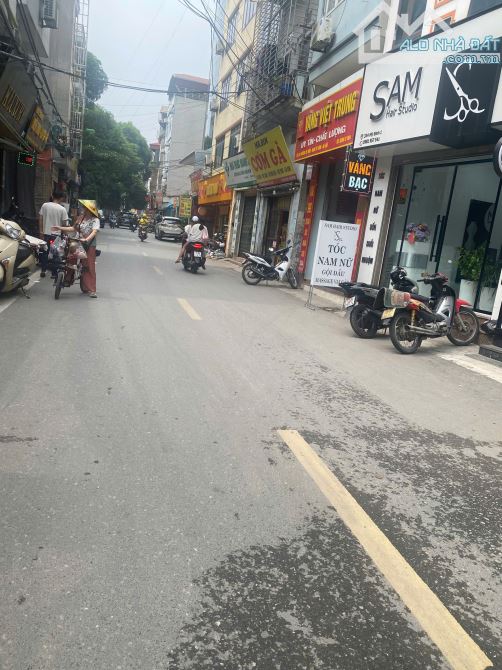 NHÀ  NGUYỄN KHÁNH TOÀN CẦU GIẤY -  MỚI ĐẸP - THANG MÁY - 20M RA PHỐ - 40M2,  HƠN 12 TỶ - 3