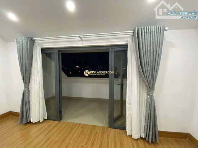 Cần bán gấp nhà phố 3 tầng, diện tích 100,64 m² (ngang 5 m) 3 tầng, 4 phòng ngủ - 3