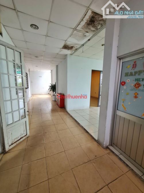Cho thuê tòa nhà số 10 Cô Giang, Cầu Ông Lãnh, Quận 1 dt ngang 18mx72m - 3