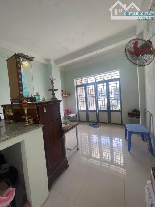 CẦN BÁN NHANH NHÀ 3 TẦNG ĐƯỜNG LƯU TRỌNG LƯ - CÁCH SÔNG 200M - GIÁ 6,X TỶ - 3