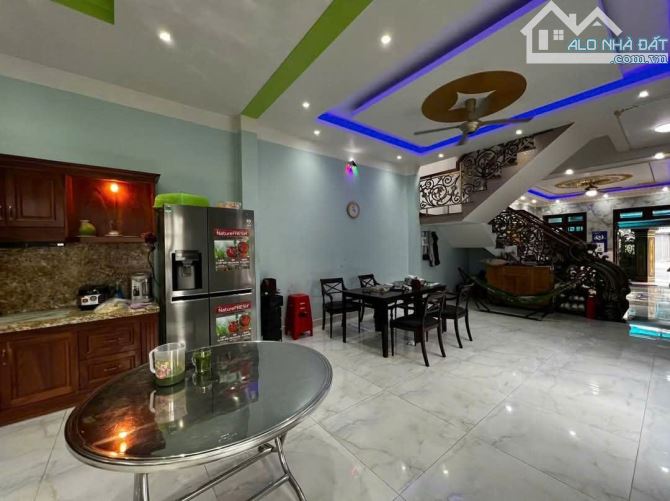 NGỘP BANK💥BÁN NHÀ BIỆT THỰ LÔ GÓC 2 MẶT TIỀN, TTHC DĨ AN, 4 TẦNG, ĐƯỜNG 20M, CHỈ HƠN 13TỶ - 2