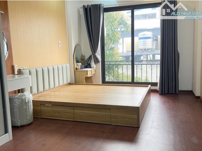 Phố Cổ Linh – 38.4m2 – 6.05 tỷ - Sau 1 nhà ra ô tô – Gần chợ - Hiếm có - 3