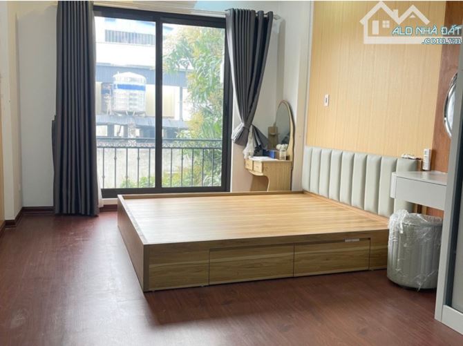 Căn nhà hiếm phố Cổ Linh – 7.9 tỷ - 50.4 m2 - Ô tô rất gần 12m – Ngõ nông – Ngay chợ - 3