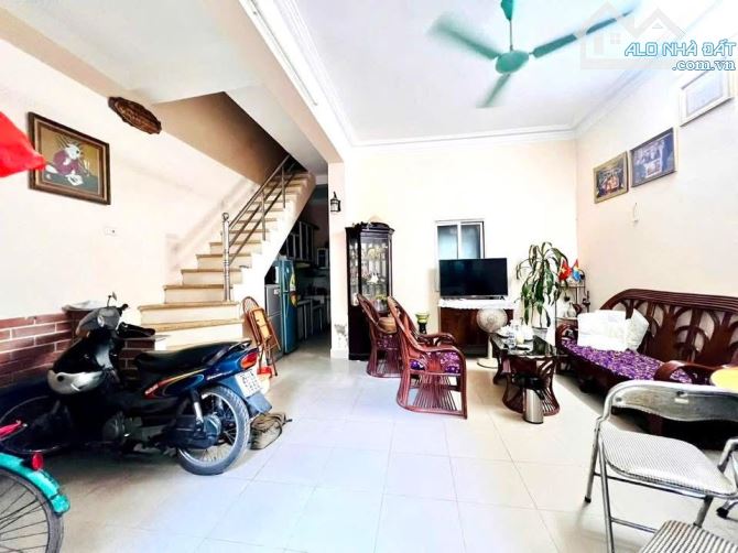 TRẦN QUỐC HOÀN CẦU GIẤY 15TỶ 40M 6T MT 4M PHÂN LÔ ÔTÔ NGÕ KINH DOANH - 3