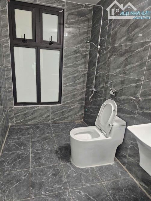 BÁN NHÀ THẠCH BÀN – 40M² – GIÁ 5.8 TỶ – MẶT TIỀN RỘNG 4.3M – FULL NỘI THẤT - 3