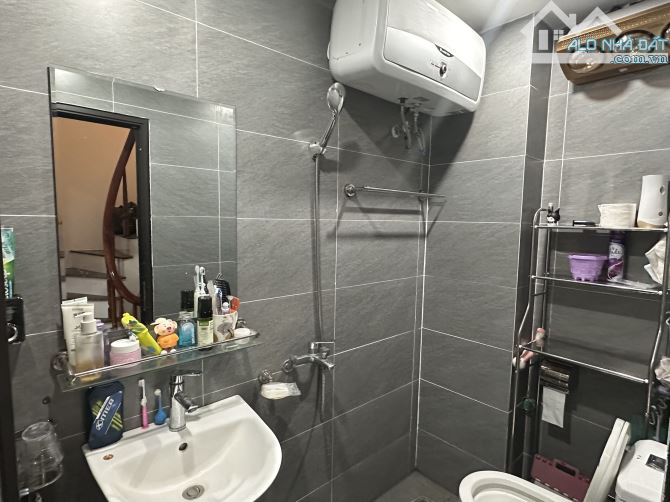 Bán nhà sau chợ Lai Xá, Hoài Đức. Sổ đỏ 30m2 nhà 5 tầng full nội thất. 180m đến Quốc Lộ 32 - 3
