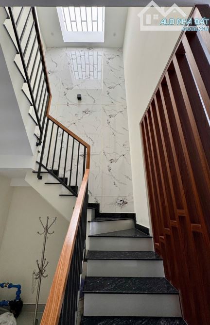 NHÀ ĐẸP NGUYỄN VĂN QUÁ – HẺM XE HƠI ĐỖ CỬA – 20m Ra MẶT TIỀN BỜ KÈ THAM LƯƠNG -51m2 – CHỈ - 4
