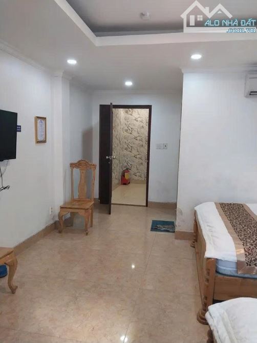 Bán khách sạn 20 phòng gần Chợ Hòa Hưng Q3 – thang máy, hẻm 8m ô tô tránh – Giá 30 tỷ - 4