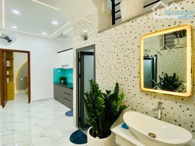 Kẹt vốn bán gấp nhà Trần Phú, Quận 5. Giá 4,2 tỷ/51m2, hẻm xe hơi - 4