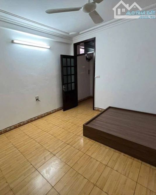 NHÀ ĐẸP NGUYỄN CHÍ THANH - PHÂN LÔ CÁN BỘ - VỊ TRÍ ĐẮC ĐỊA - Ô TÔ ĐỖ CỬA - 4