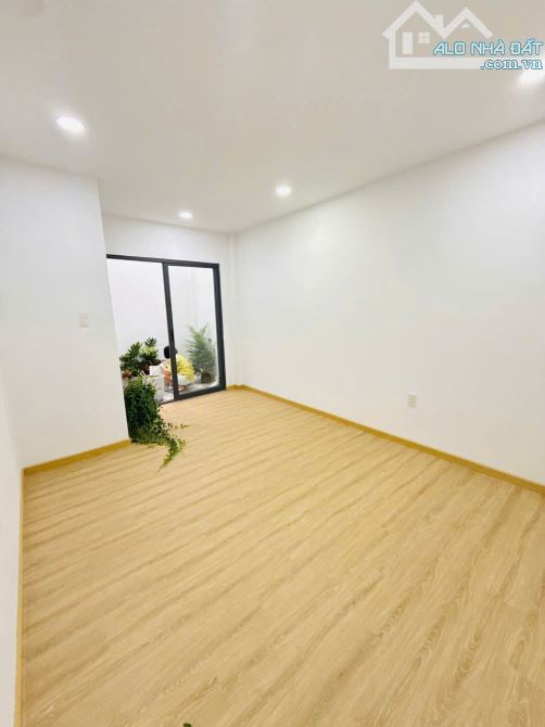 Bán nhà mặt tiền đường nhựa rộng 7m gần Ngã tư Nguyễn Trãi và Quốc lộ 1A - 4