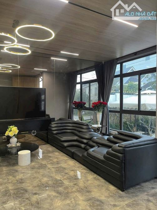 VILLA SÂN VƯỜN 2 MẶT TIỀN  AN SƠN PHƯỜNG XUÂN HƯƠNG 277M2 - 4 TẦNG 5PN 6WC - 24 TỶ - 4
