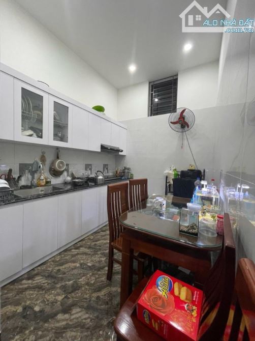 ĐỘI CẤN - BA ĐÌNH - LÔ GÓC 3 THOÁNG - NGÕ THÔNG - VIEW LOTTE - GẦN PHỐ - 5 PHÒNG - 10.5 TY - 4