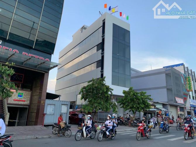 TÒA NHÀ NGAY LÊ VĂN VIỆT - 5 TẦNG CÓ HẦM - 193m2 - ĐANG CHO THUÊ VP 150TR/THÁNG - 4