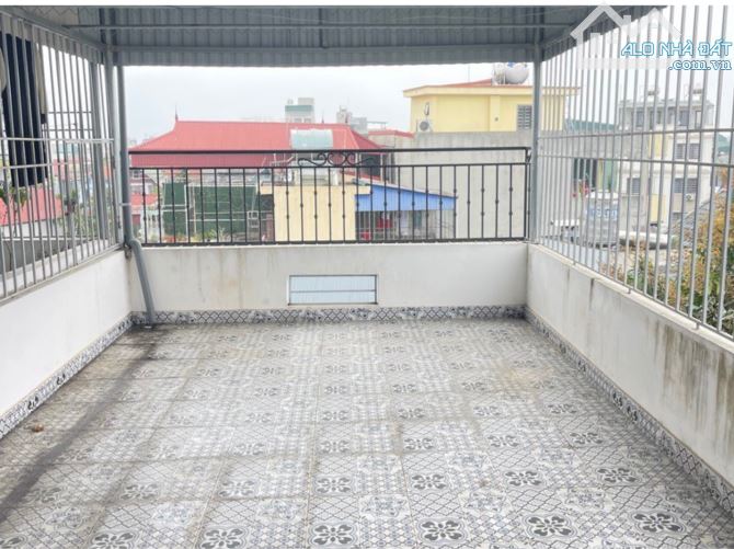 Phố Cổ Linh – 38.4m2 – 6.05 tỷ - Sau 1 nhà ra ô tô – Gần chợ - Hiếm có - 4